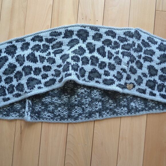 Betsey Johnson Scarf Knit Infinity Scarf Grey and Black Cheetah pattern Warm - Picture 2 of 4